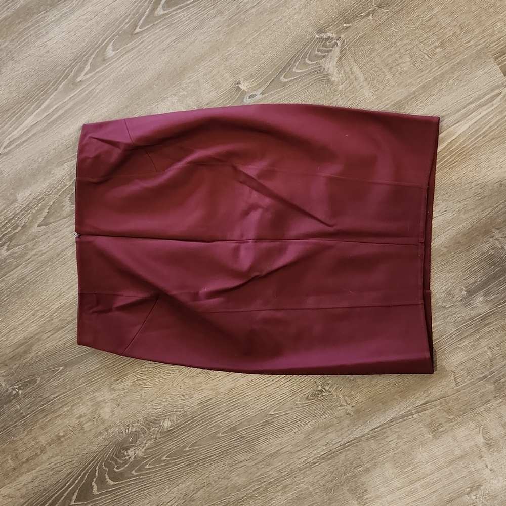 Ann Taylor Deep Burgandy Stretch Pencil Skirt - Size 8 - Picture 5 of 9